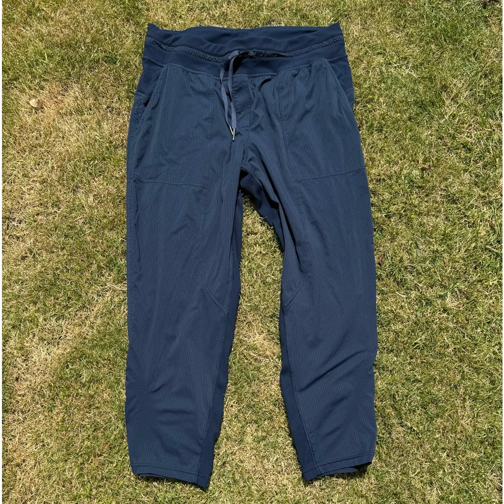Lululemon Dance Studio cropped mid rise pants